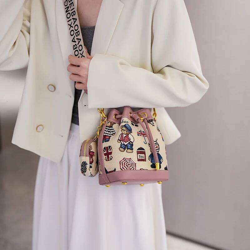 Designer Bag Luxury Bag Fashion Women's Shoulder Bag Bucket For Women 2025 Cartoon Bear Light Versatile Crossbody Women's Bag Purse