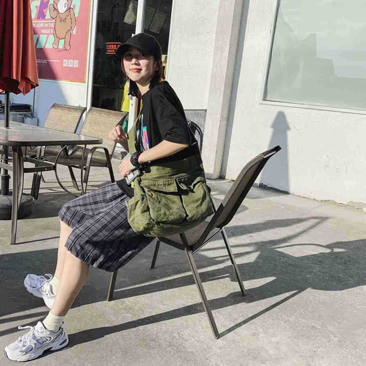 Aesthetic Cute Messenger Bag for School Vintage Black Canvas Crossbody for Women Shoulder Laptop BagZ250920