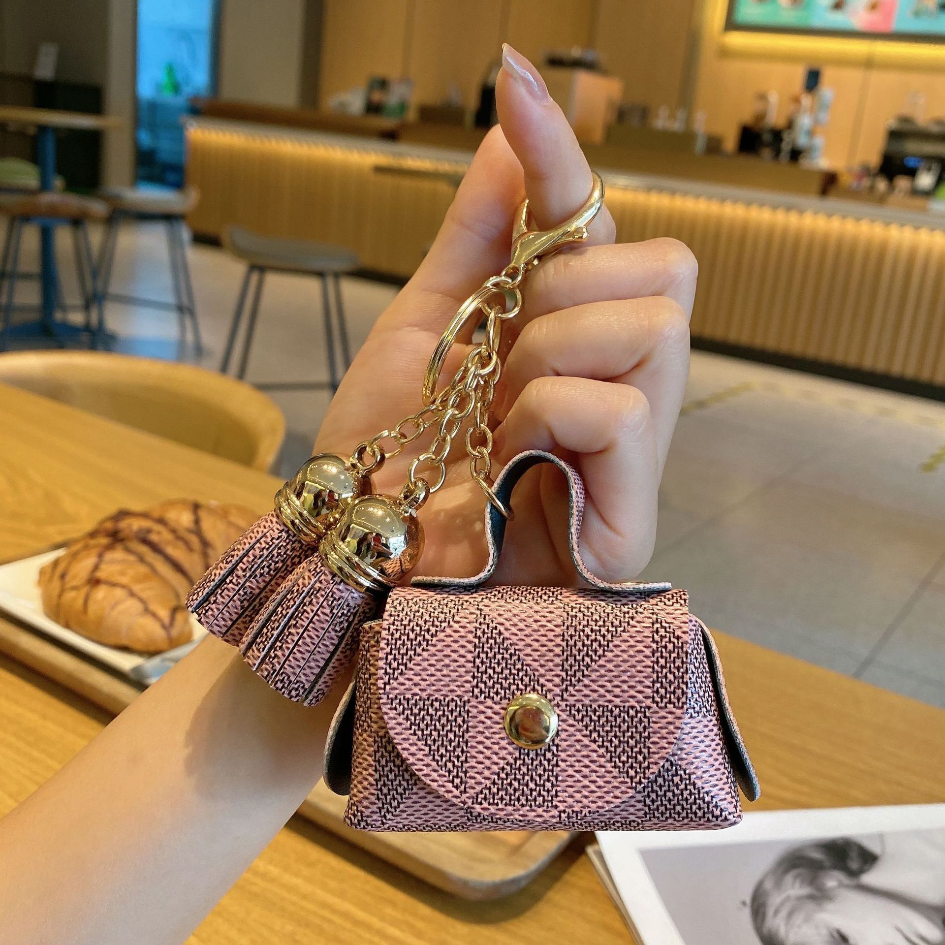 Women Leather Keychain Coin Purse - Mini Card Holder with Earphone Storage and Old Flower Pendant Key Bag Z260130