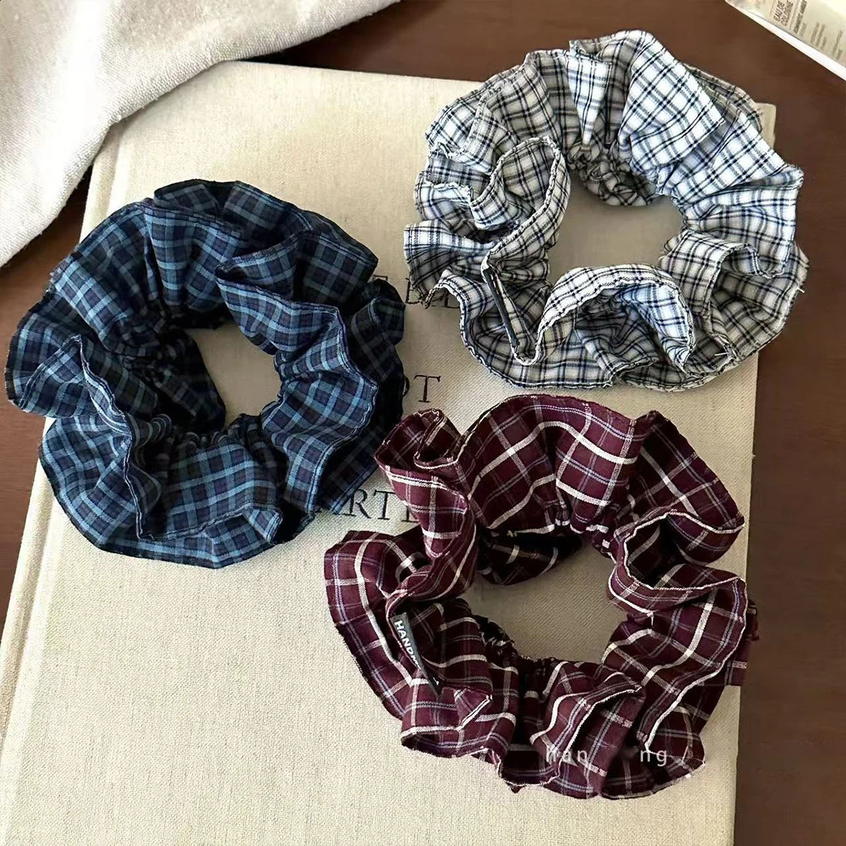 1pc British retro checkered large intestine hair tie style 2025 artistic and elegant suitable for tying ponytail and bun 250919