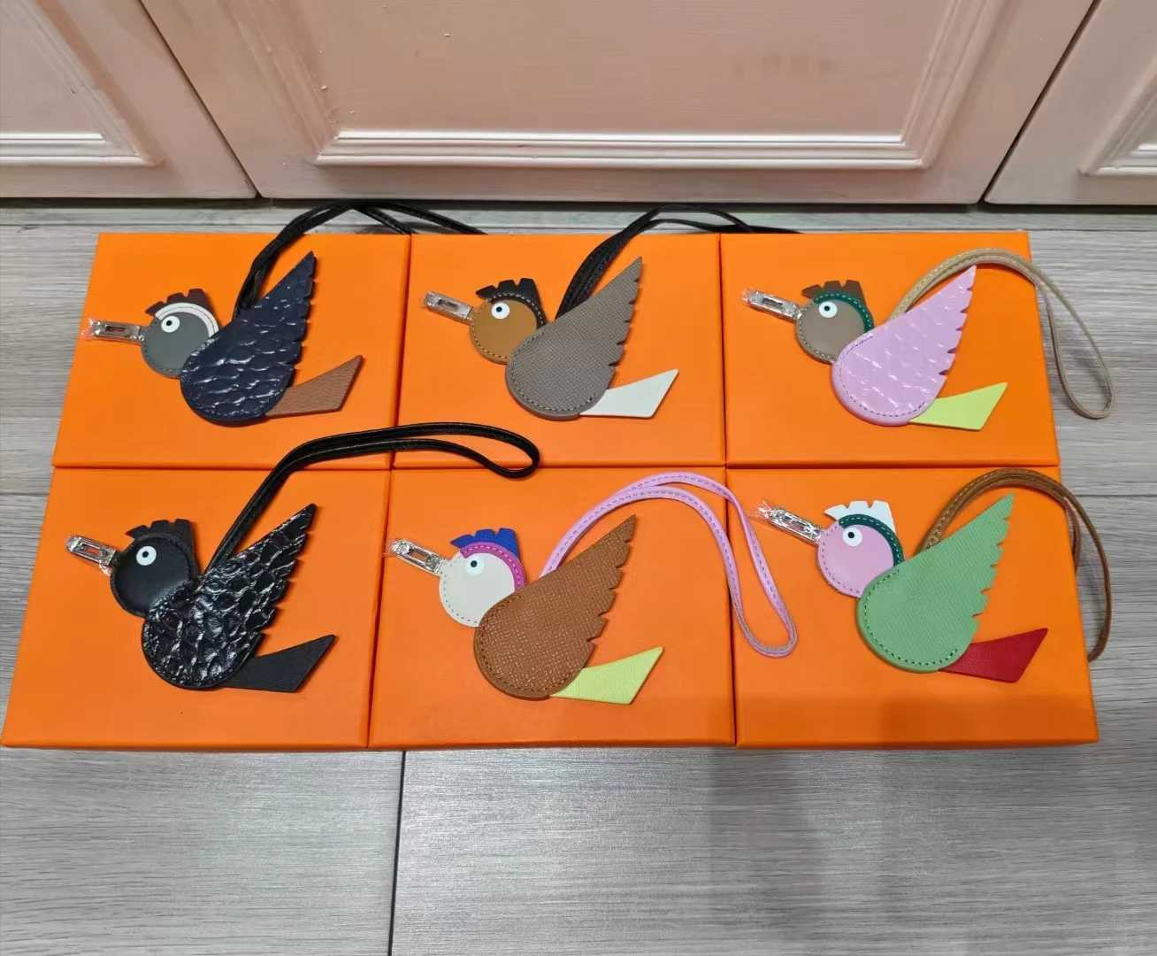 Top Quality Real Calf Leather Qute Birdy Bag Charm Handbag Bird Drop Decoration Hanging Ornament Key Chain 4 Colors Z250920