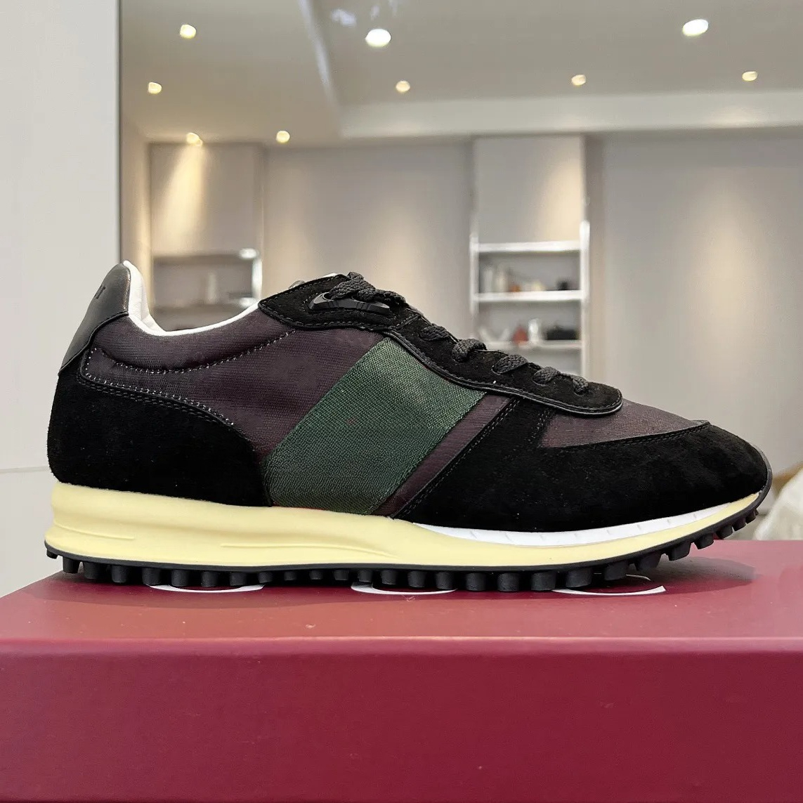 Designer Shoes Re-Motion Sneakers Men Women Casual Shoes Classic Trainers vintage Running Shoes Fashion Outdoor Sneaker