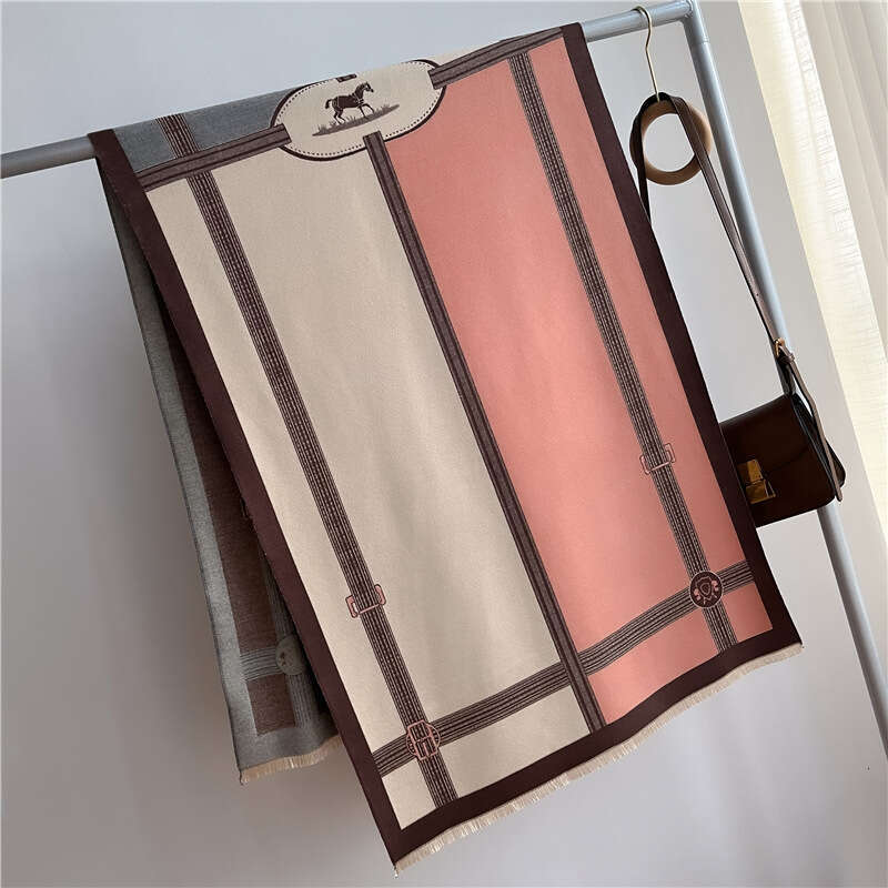 Scarves Designer Warm Scarf Autumn Winter New Color Block Tassel Fleece Scarf for Women Thickened Patchwork Shawl Fashion