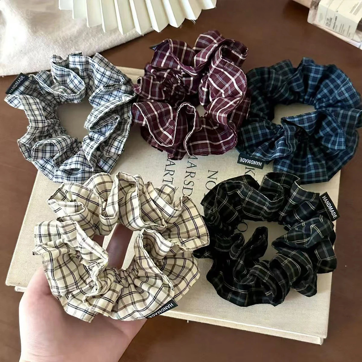 1pc British retro checkered large intestine hair tie style 2025 artistic and elegant suitable for tying ponytail and bun 250919