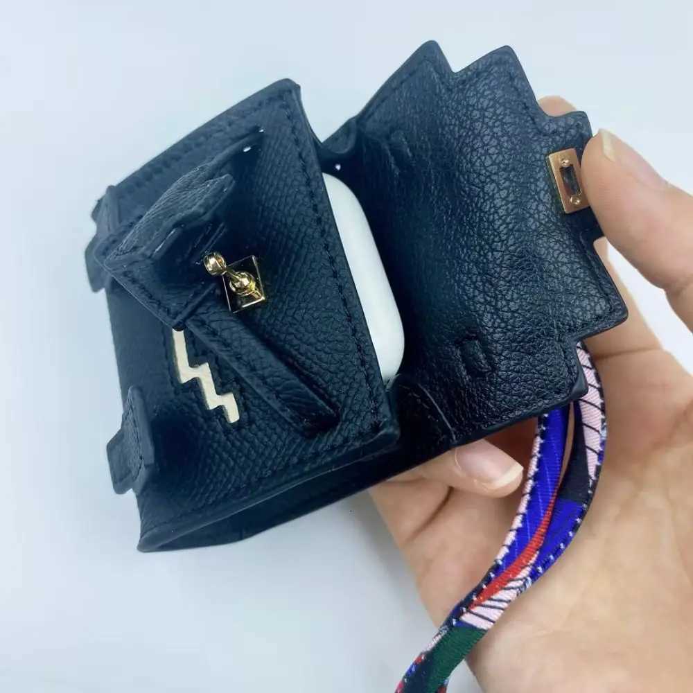 Sculpted Mini Bag Charm Alligator Pattern Whimsical Figural Purse for AirPods Case Geometric Gaze Collectible Z250920