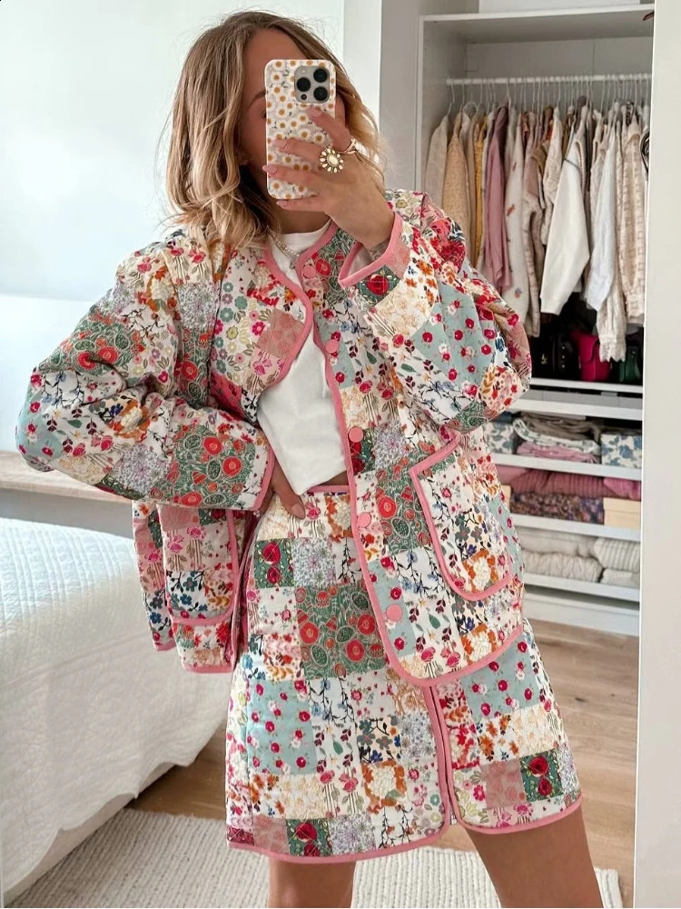 ZBZA Womens Quilted Floral Print Jacket Vintage Crew Neck Singlebreasted Double Pocket Loose Outerwear Winter Female Chic Coat 250923