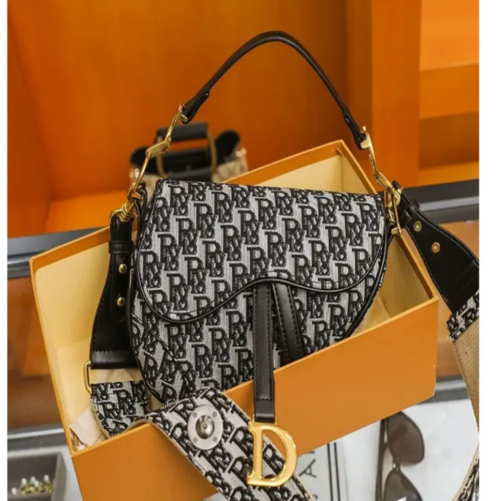 Fashion handbag saddle womens crossbody shoulder bag classic print leather solid color black designer bags