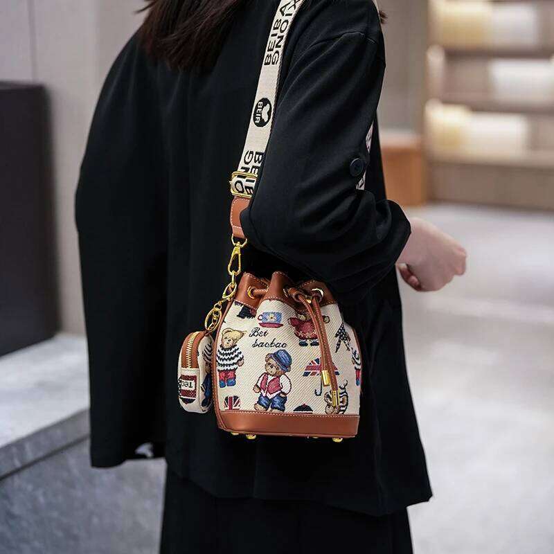 Designer Bag Luxury Bag Fashion Women's Shoulder Bag Bucket For Women 2025 Cartoon Bear Light Versatile Crossbody Women's Bag Purse
