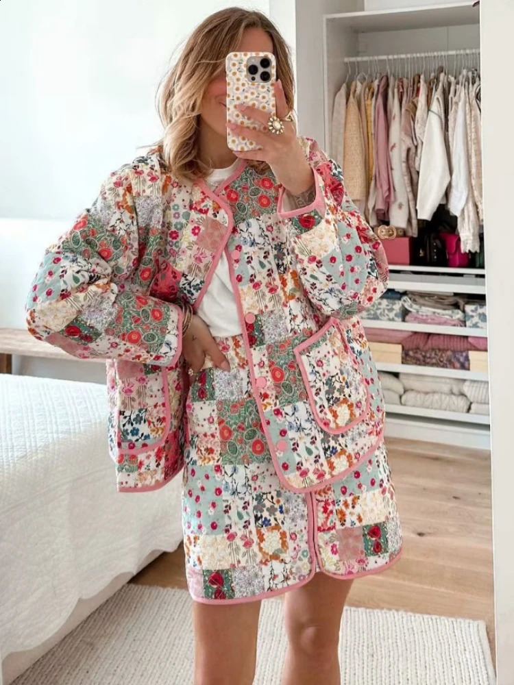 ZBZA Womens Quilted Floral Print Jacket Vintage Crew Neck Singlebreasted Double Pocket Loose Outerwear Winter Female Chic Coat 250923