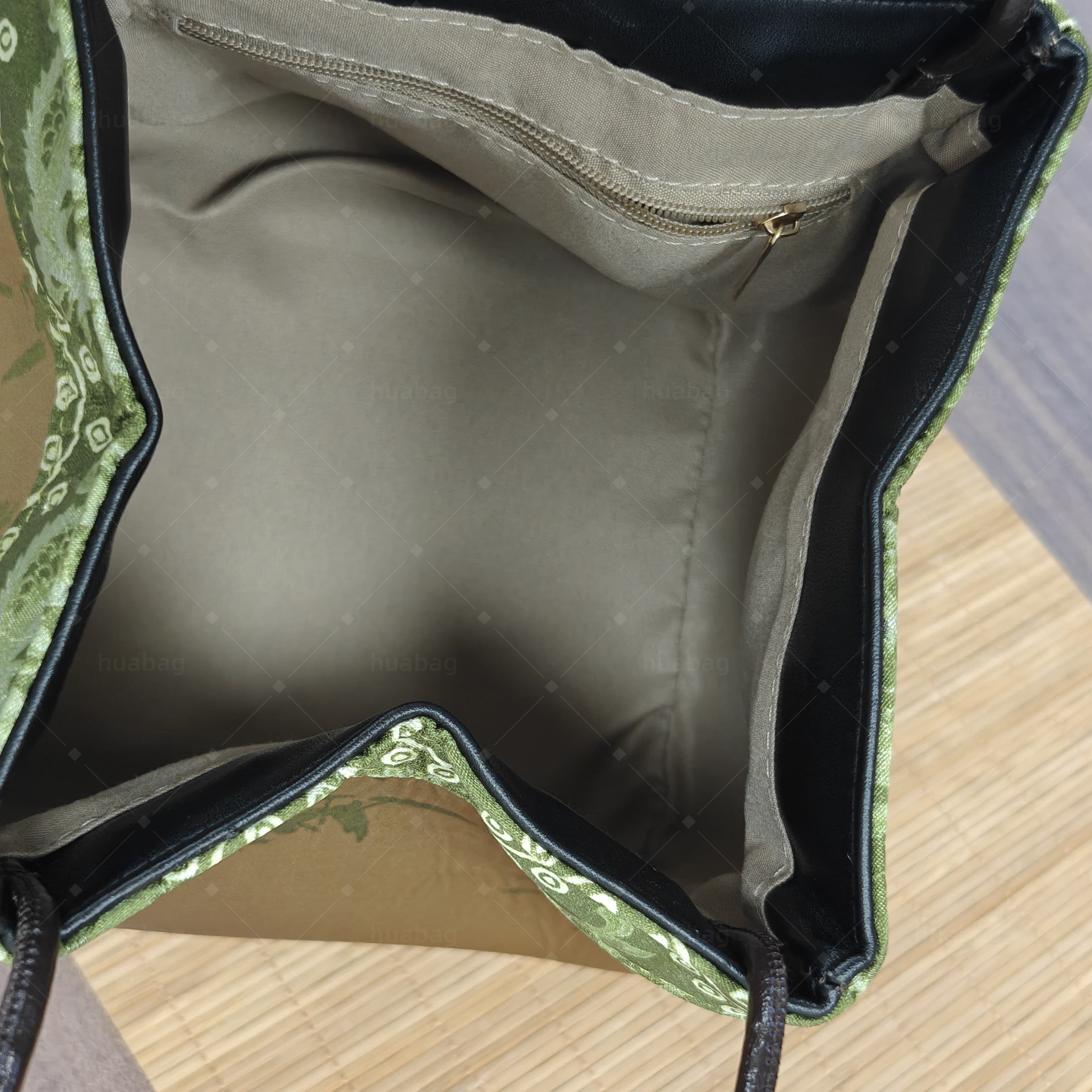 Top Brand High Quality New Style New Style National Trend Xiangyun Silk Genuine Leather Premium Versatile Handbag Small Square Bag New Free Delivery D