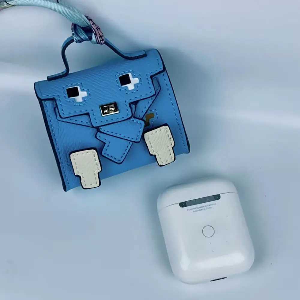 Sculpted Mini Bag Charm Alligator Pattern Whimsical Figural Purse for AirPods Case Geometric Gaze Collectible Z250920