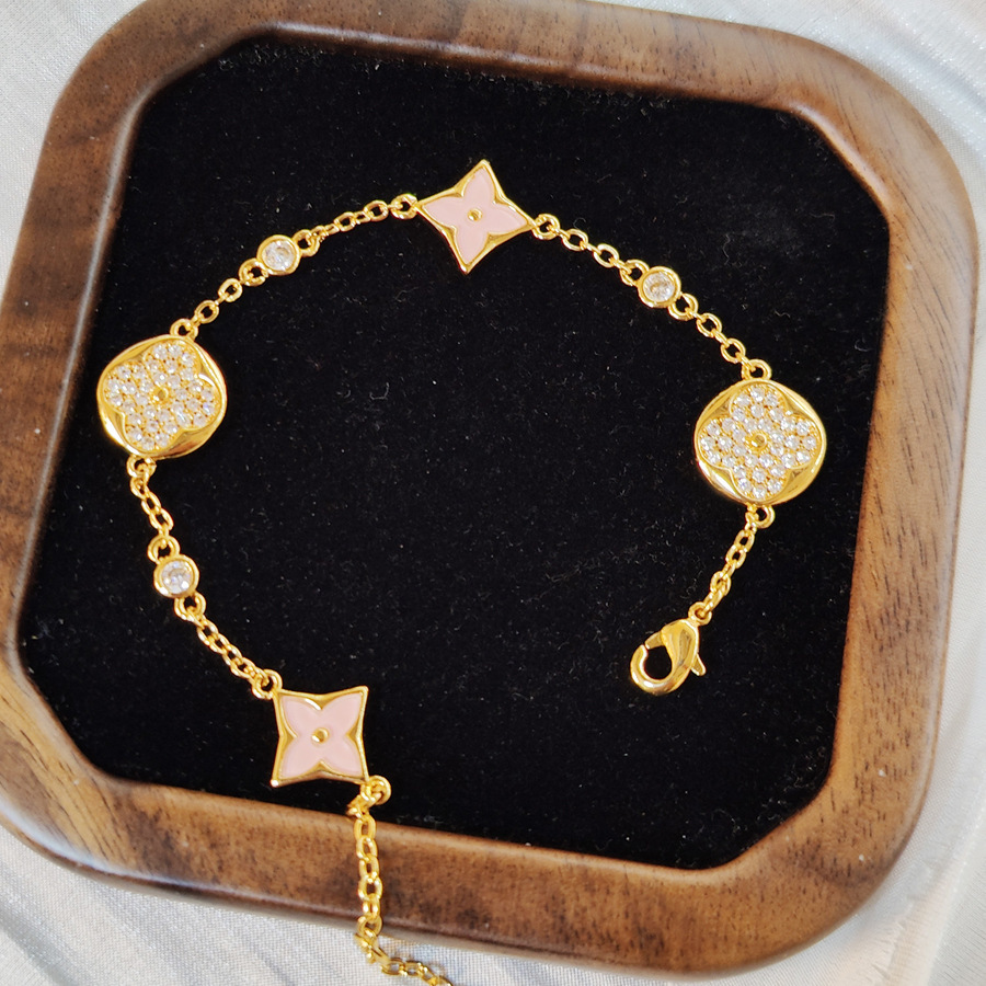 Clover bracelet Lady Charm Chain designer bracelet flower Wristband All match Designer Jewelry Stainless Fashion Classic Bracelets