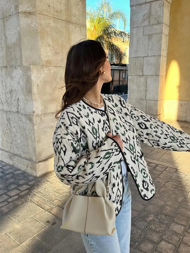 TRAF Womens Quilted Round Collar Jacket Autumn and Winter Bohemian Style Short Printed Fashion Temperament 250923