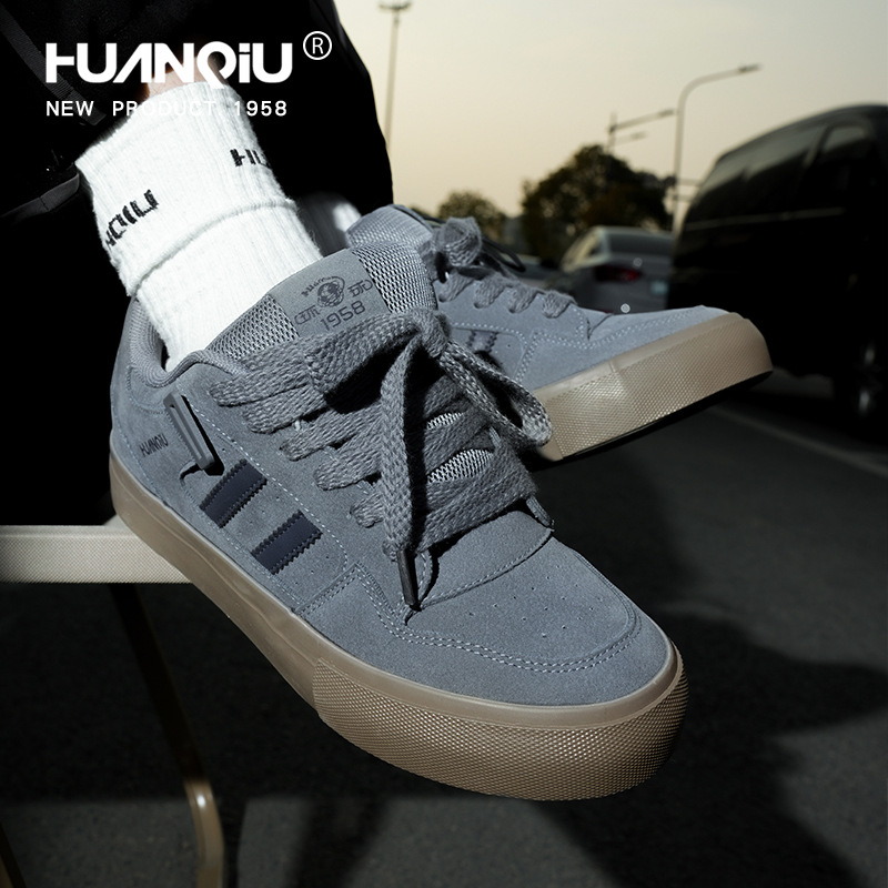 Hot new free shipping designer shoes for mens casual shoes black red blue New Fashion Versatile Style outdoor sneakers mens trainers sport shoes