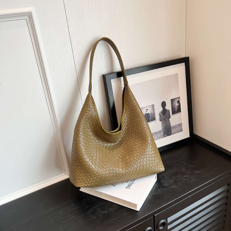 2025 Trend Woven Commuter Simple Tote Niche Design Underarm Stylish Large Capacity Shoulder Bag Versatile