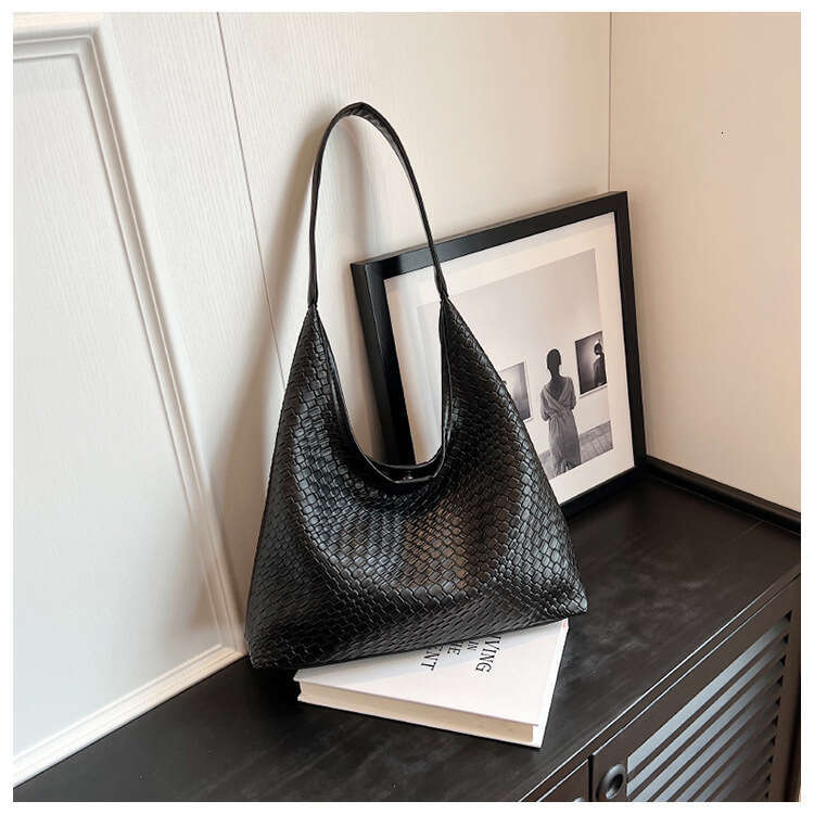 2025 Trend Woven Commuter Simple Tote Niche Design Underarm Stylish Large Capacity Shoulder Bag Versatile