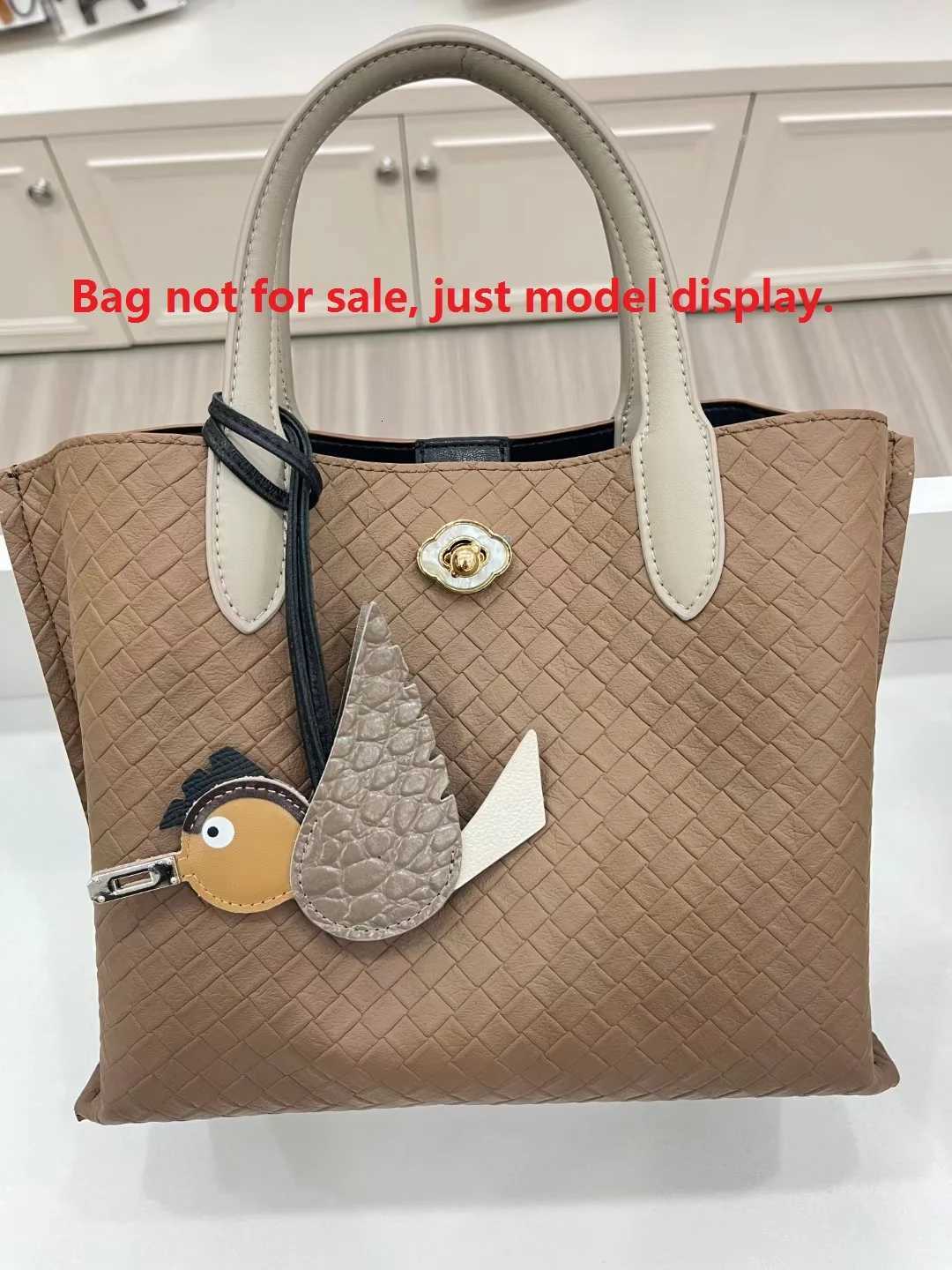 Top Quality Real Calf Leather Qute Birdy Bag Charm Handbag Bird Drop Decoration Hanging Ornament Key Chain 4 Colors Z250920