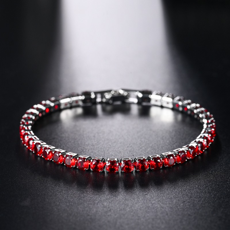 Trendsetting Female Bracelet - Chic Round Metal Chain Necklace with Dazzling Details