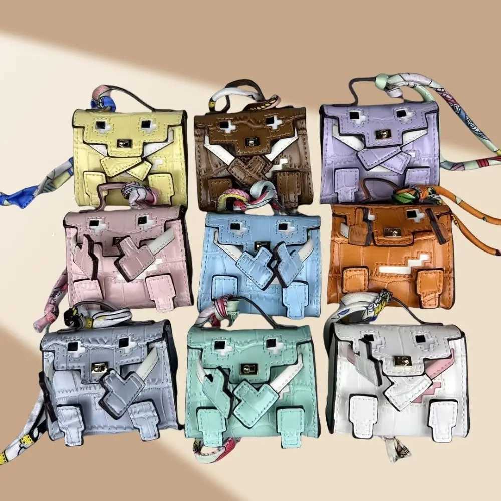 Sculpted Mini Bag Charm Alligator Pattern Whimsical Figural Purse for AirPods Case Geometric Gaze Collectible Z250920