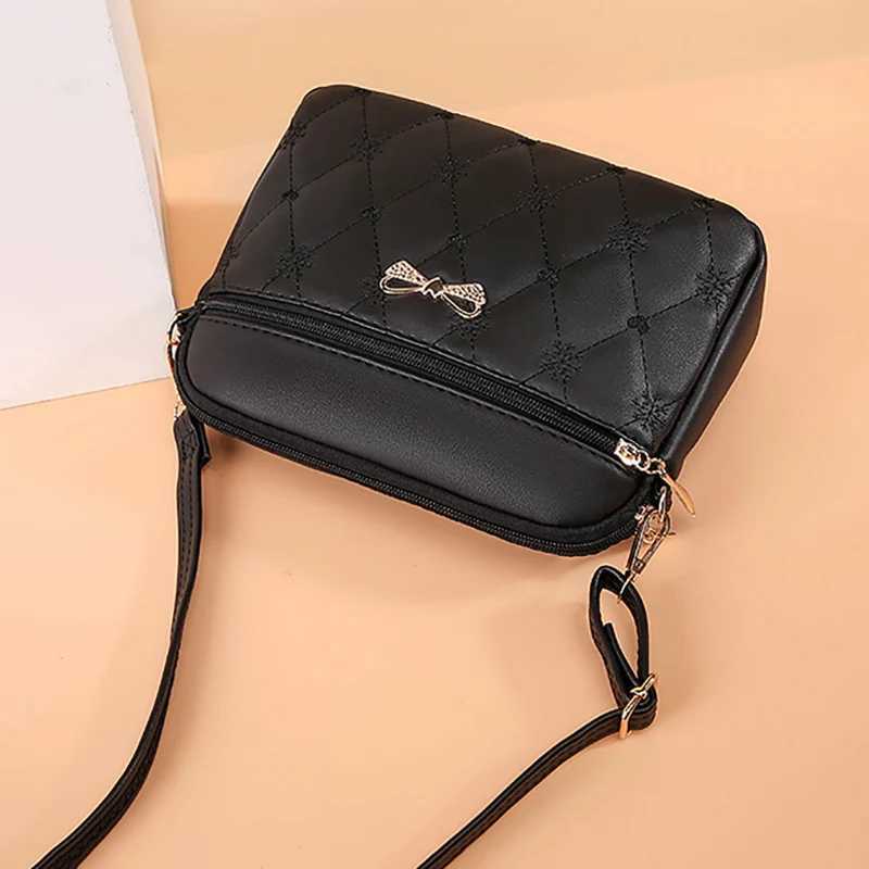 New Arrival Simple Shoulder Bags for Women Embroidery Heart Crossbody Purse Female Leather Black Handbag Small Messenger Bag L250920