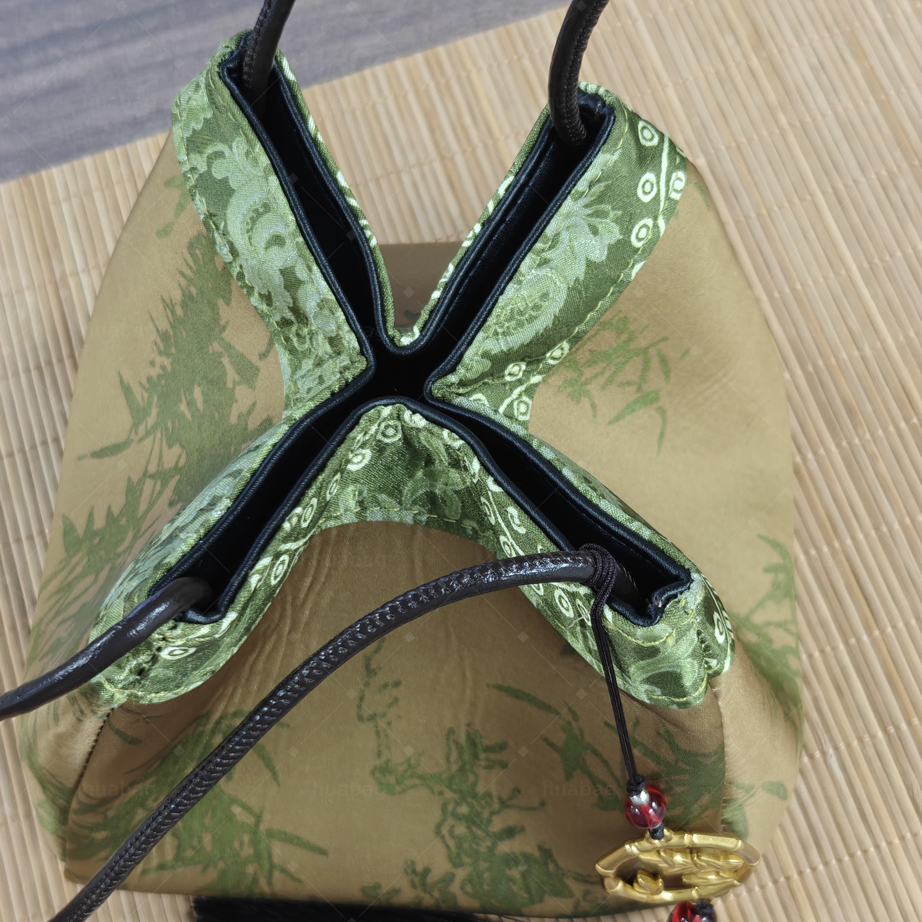 Top Brand High Quality New Style New Style National Trend Xiangyun Silk Genuine Leather Premium Versatile Handbag Small Square Bag New Free Delivery D