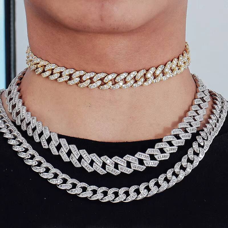 Mens Hip Hop Fashion White Yellow Gold Cuban Link Necklace with Front Ice Out Diamond Gold Plated Main Stone Moissanite
