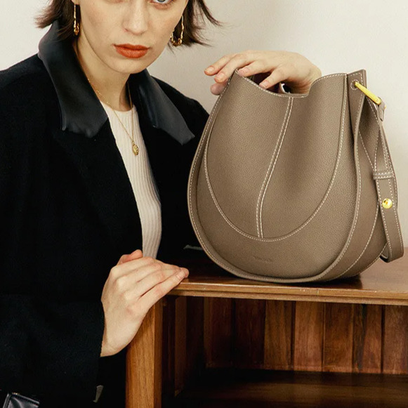 design Japanese Style Women s Shoulder Bag Large Capacity Fashionable Retro Style Leather Women s Crossbody Bag Saddle Bag Autumn New Designer Bag