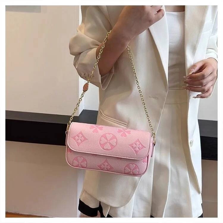 Chain Strap Women s Crossbody Bag Embossed Pattern Women s Shoulder Bag Light Luxury Style Women s design Handbag Autumn New Designer Bag
