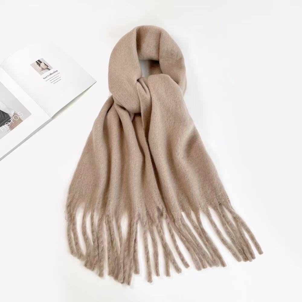 T1808 Scarf: Solid color, popular design, warm and versatile, perfect for winter wear.