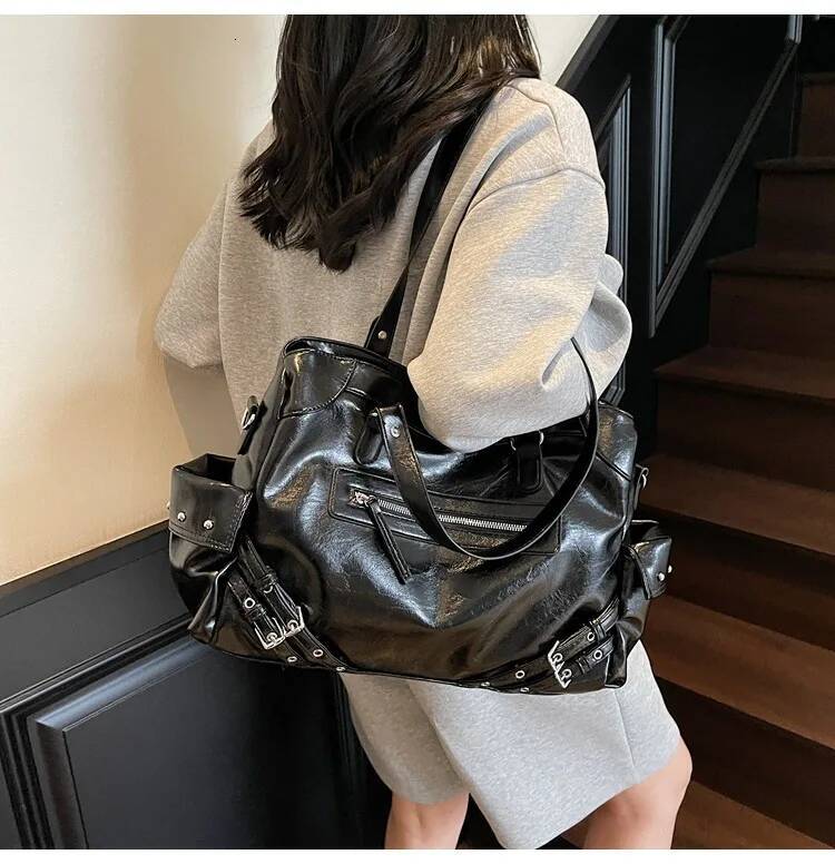 Retro Style Handbag design Fashionable Large Capacity Women s Shoulder Bag Minimalist Commuting Bag Autumn New Designer Bag Women s Handbag