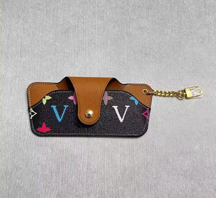Luxurious keychains pouch glasses holder L V stylish Old Flower Leather Key Chain Glasses storage bag Lovers Car Keychain Sunglasses leather cover Sunglasses Cases