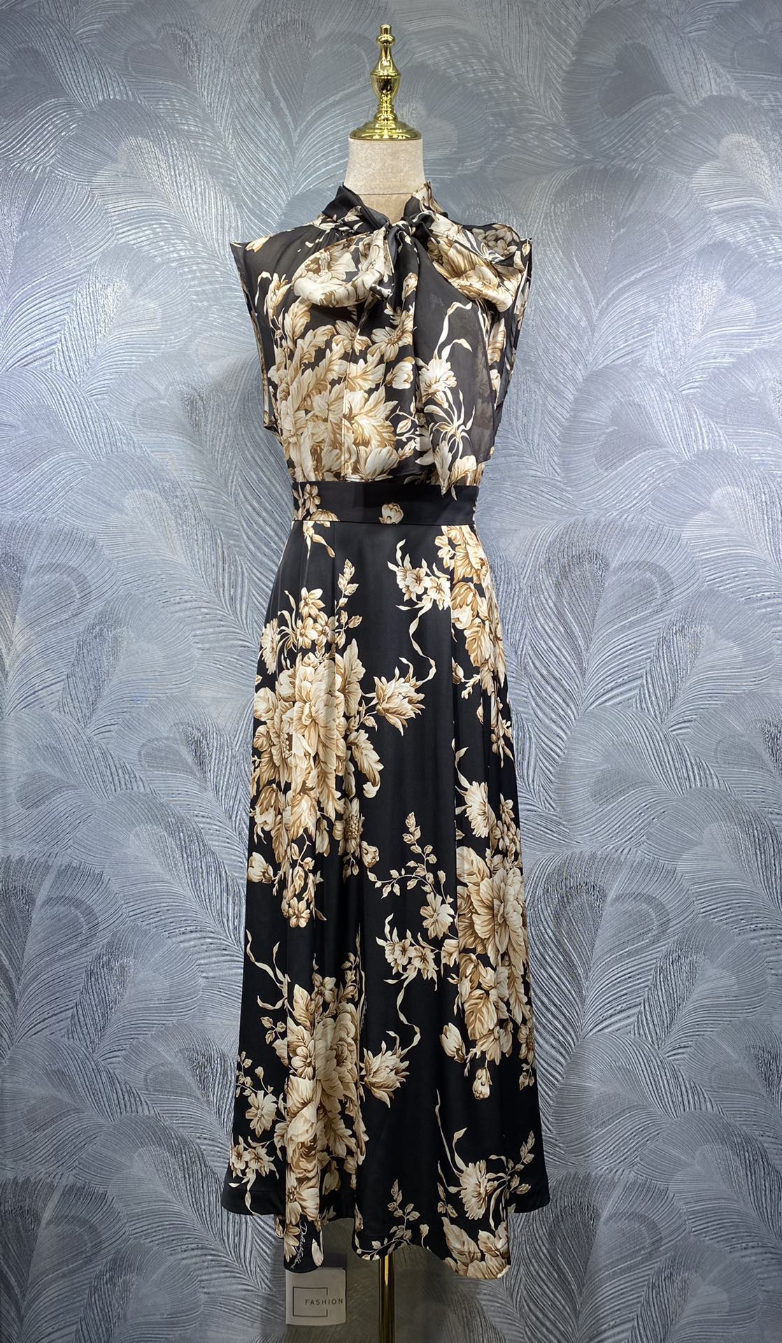 Australian designer set Tie silk printed top with half skirt set