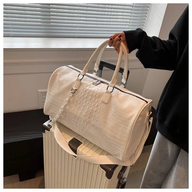 New Candy Colored PU Soft Leather design Training And Fitness Bag Travel Handbag Striped Sports Bag Autumn New Designer Bag Women s Shoulder Bag