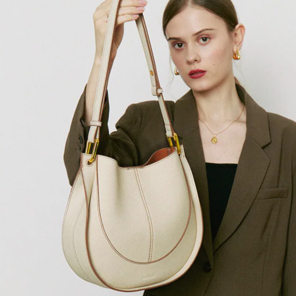 design Japanese Style Women s Shoulder Bag Large Capacity Fashionable Retro Style Leather Women s Crossbody Bag Saddle Bag Autumn New Designer Bag