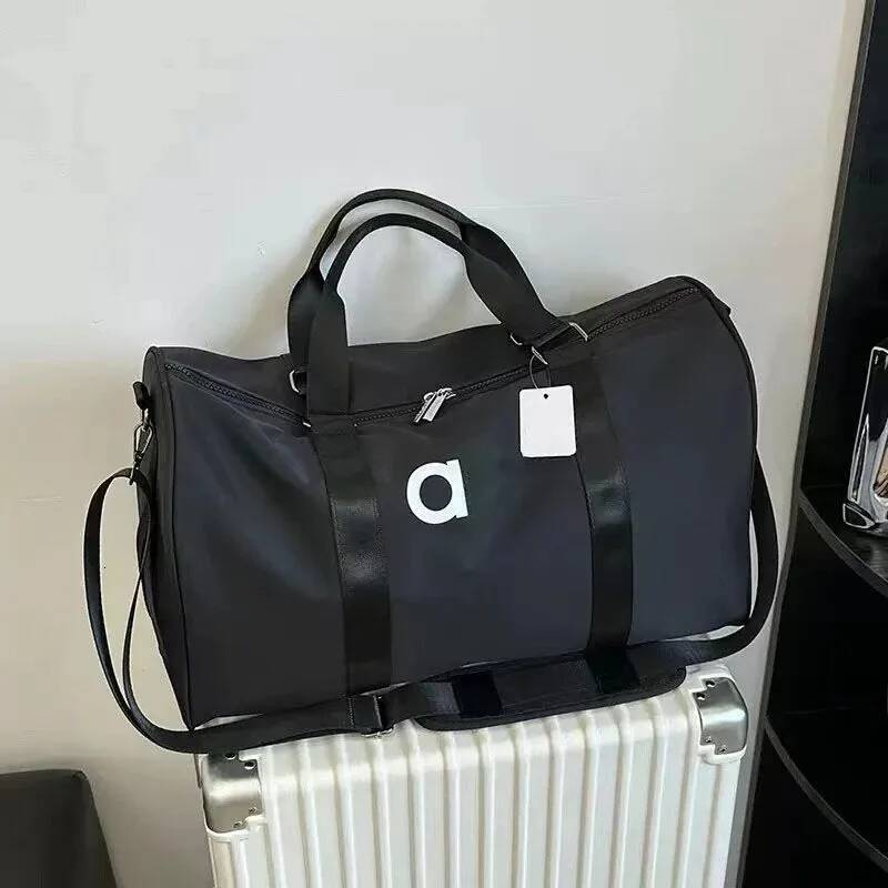 2025 New Men's Fitness Bag Designer Women's Handheld Training Bag Large Capacity Business Travel Shoulder Bag Independent Shoe Cabinet