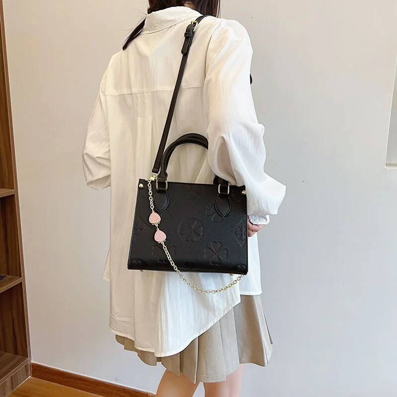 Pattern Embossed French Women s Shoulder Bag Fashion Trend Women s Crossbody Bag Autumn design New Designer Bag Commuting Handbag