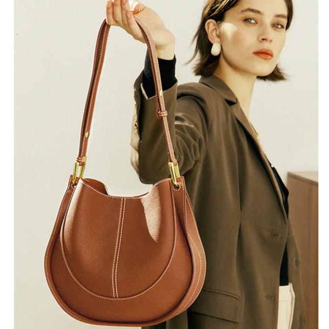 design Japanese Style Women s Shoulder Bag Large Capacity Fashionable Retro Style Leather Women s Crossbody Bag Saddle Bag Autumn New Designer Bag