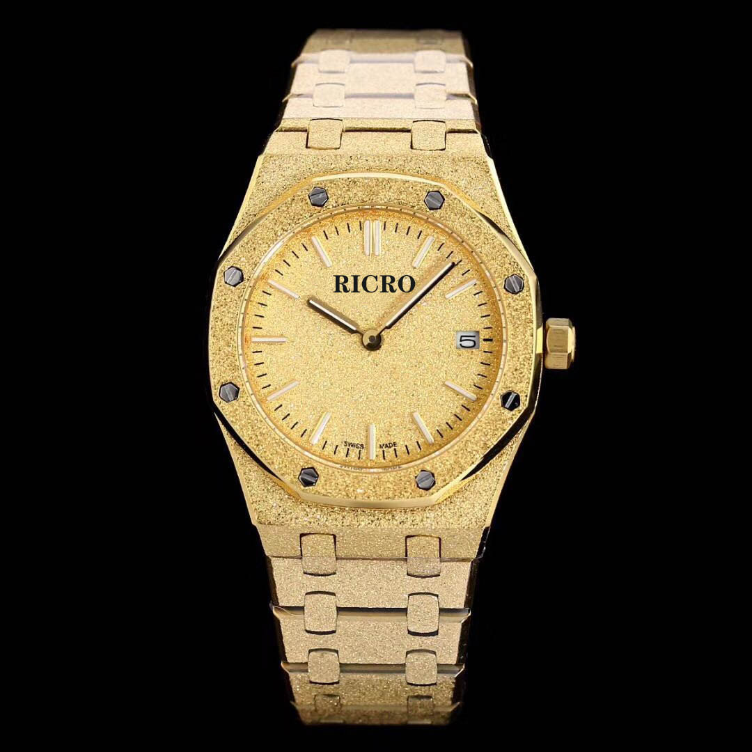 The designer has painstakingly crafted this high-end watch in classic frost gold.33mmOctagonal lashing steel strip