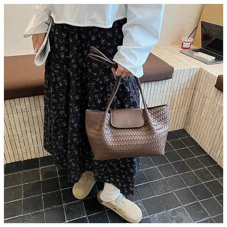 French Elegant Style Women s Shoulder Bag Temperament Woven Armpit Bag New design Simple Commuting Bag Autumn New Designer Bag