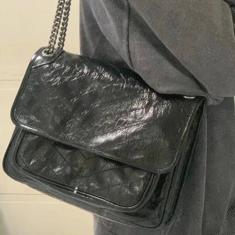 Fashion Leather Chain Bag Women s Handbag New Oil Wax Women s Shoulder Bag Autumn New Designer Bag design Versatile Commuting Bag