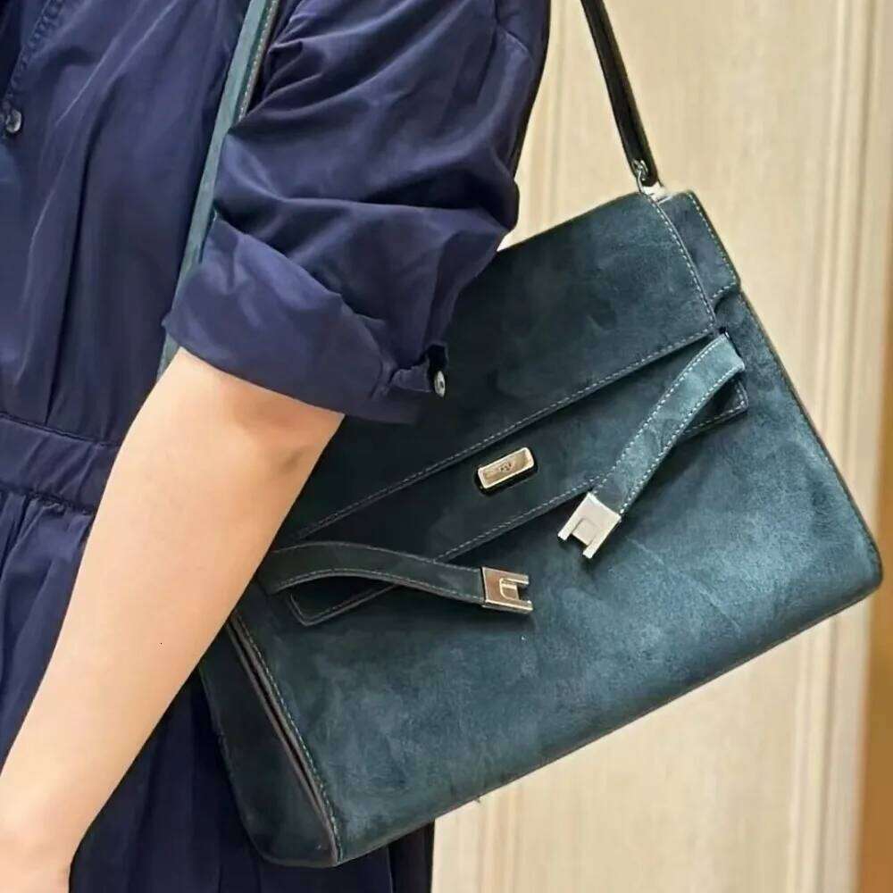 Luxury bag Early Autumn Light Women s New High end Underarm Large capacity Suede Soft Cowhide Commuter Tote Bag