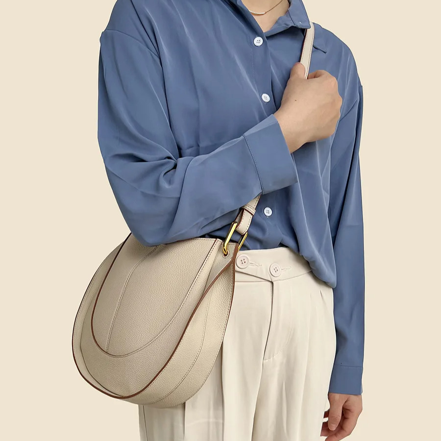 design Japanese Style Women s Shoulder Bag Large Capacity Fashionable Retro Style Leather Women s Crossbody Bag Saddle Bag Autumn New Designer Bag