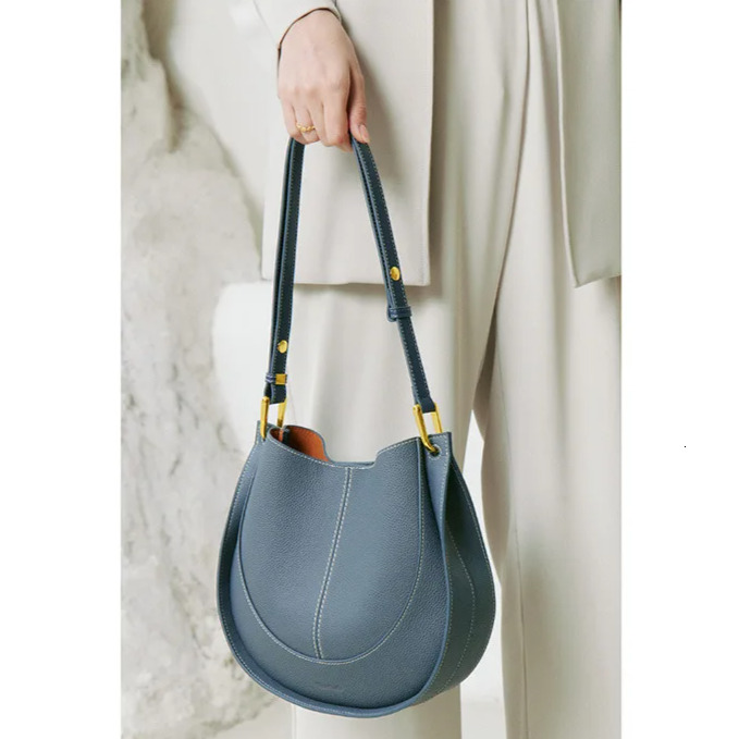 design Japanese Style Women s Shoulder Bag Large Capacity Fashionable Retro Style Leather Women s Crossbody Bag Saddle Bag Autumn New Designer Bag