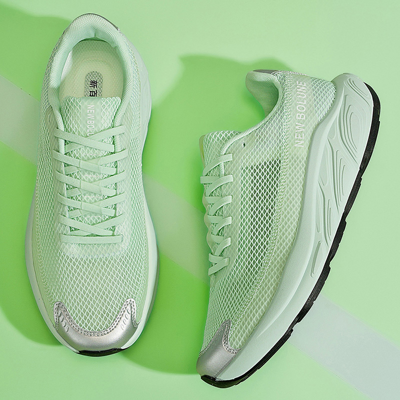 Sneakers Men Women Running Shoes Designer Sports Fashion Grey Green Black White Metallic Sliver Volt Sail Racer Blue Indoor Outdoor Mens Womens Trainers