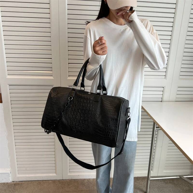 New Candy Colored PU Soft Leather design Training And Fitness Bag Travel Handbag Striped Sports Bag Autumn New Designer Bag Women s Shoulder Bag