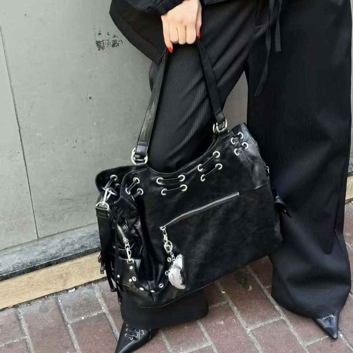 Retro Style Women s Shoulder Bag Fashionable Rivet Hot Girl Large Capacity Women s Crossbody Bag Autumn New design Designer Bag