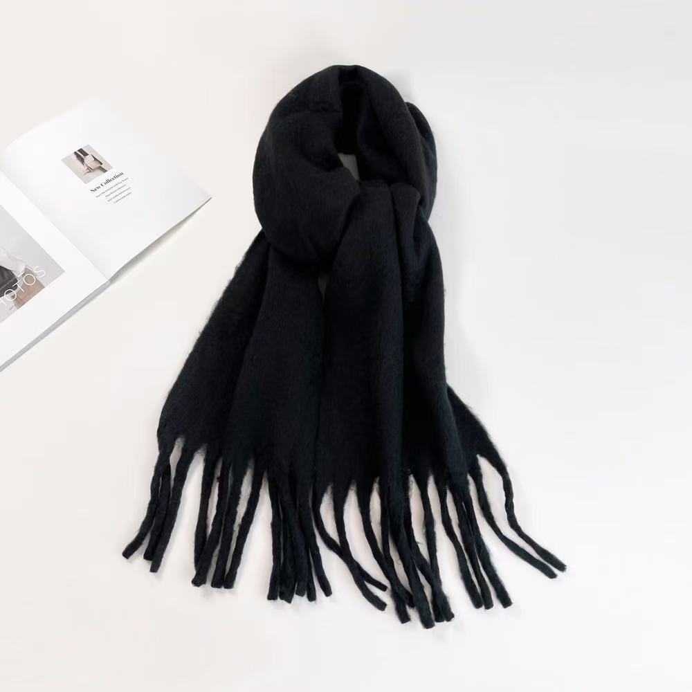 T1808 Scarf: Solid color, popular design, warm and versatile, perfect for winter wear.