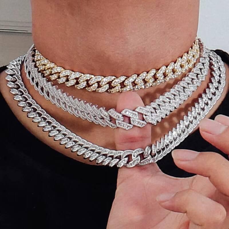 Mens Hip Hop Fashion White Yellow Gold Cuban Link Necklace with Front Ice Out Diamond Gold Plated Main Stone Moissanite