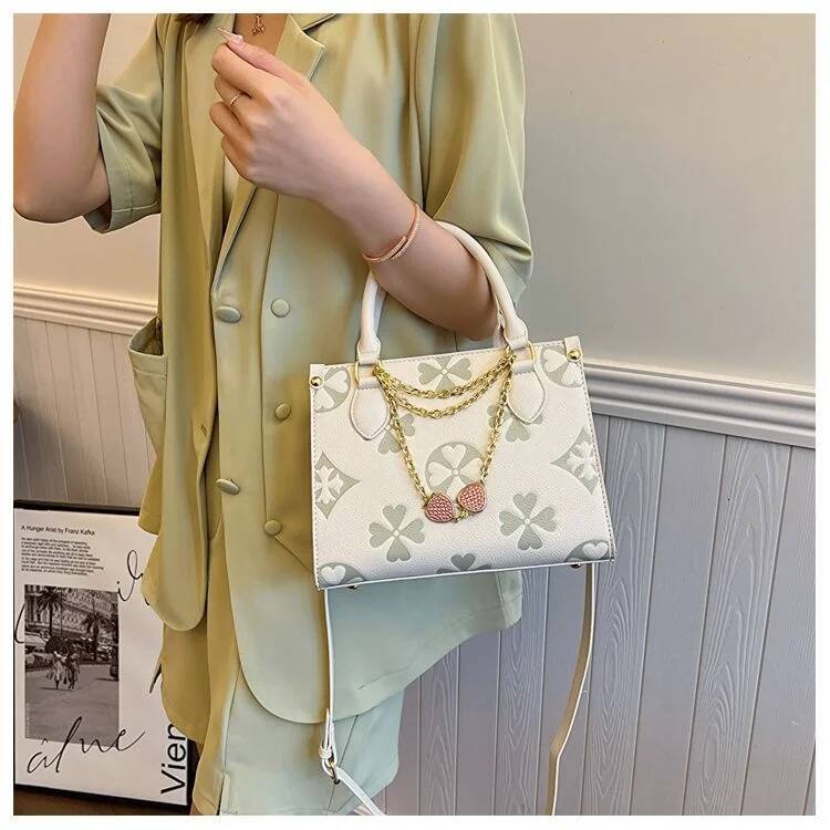 Pattern Embossed French Women s Shoulder Bag Fashion Trend Women s Crossbody Bag Autumn design New Designer Bag Commuting Handbag