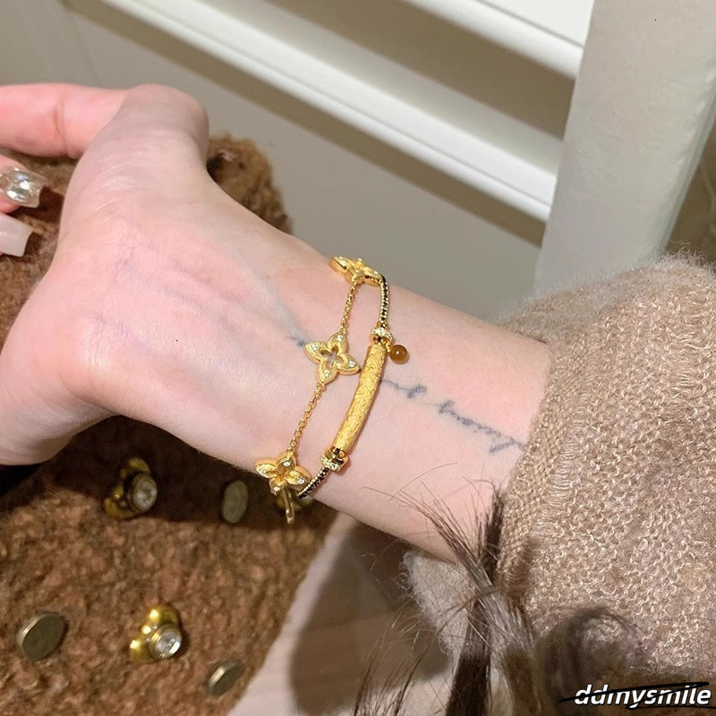 2025 New Retro Hollowed-Out Brushed Four-Leaf Clover Bracelet Designer Jewelry Wedding Ring Fashionable Elegant Simple And High-End Collarbone Chain d